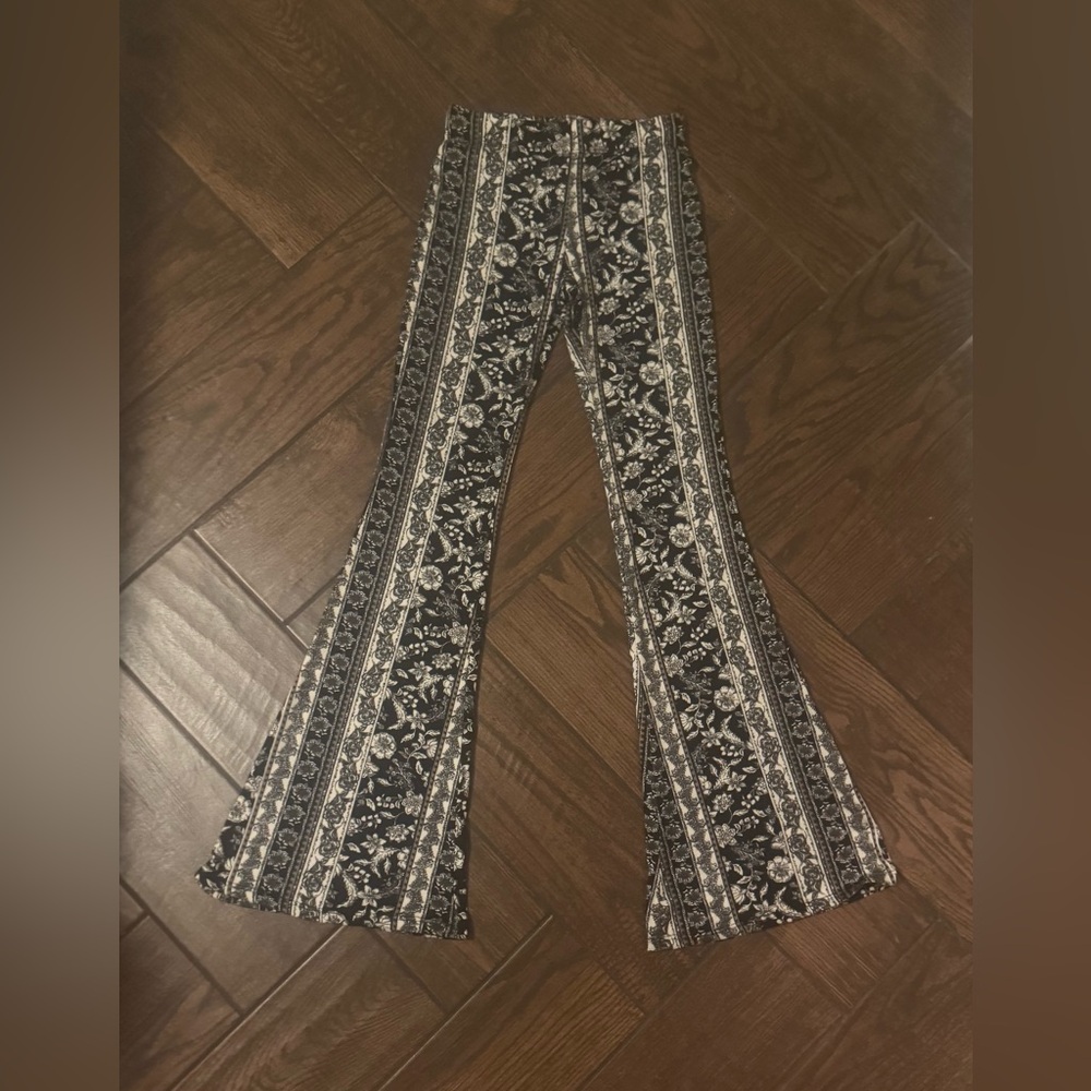 Floral Black and White Vibe Sportswear Flare Leggings XS
